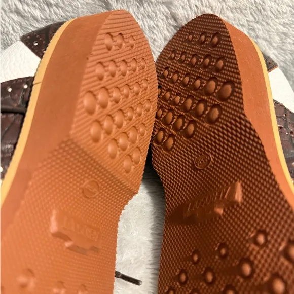 Colter Creek By HS Oxford Brown &amp; White