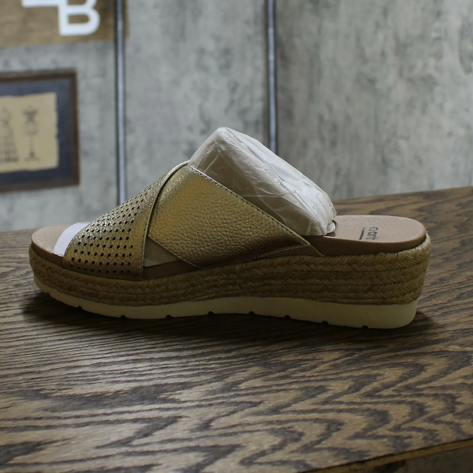Earth Modena Marigold Leather Perforated Cross Strap Slides Gold 8M