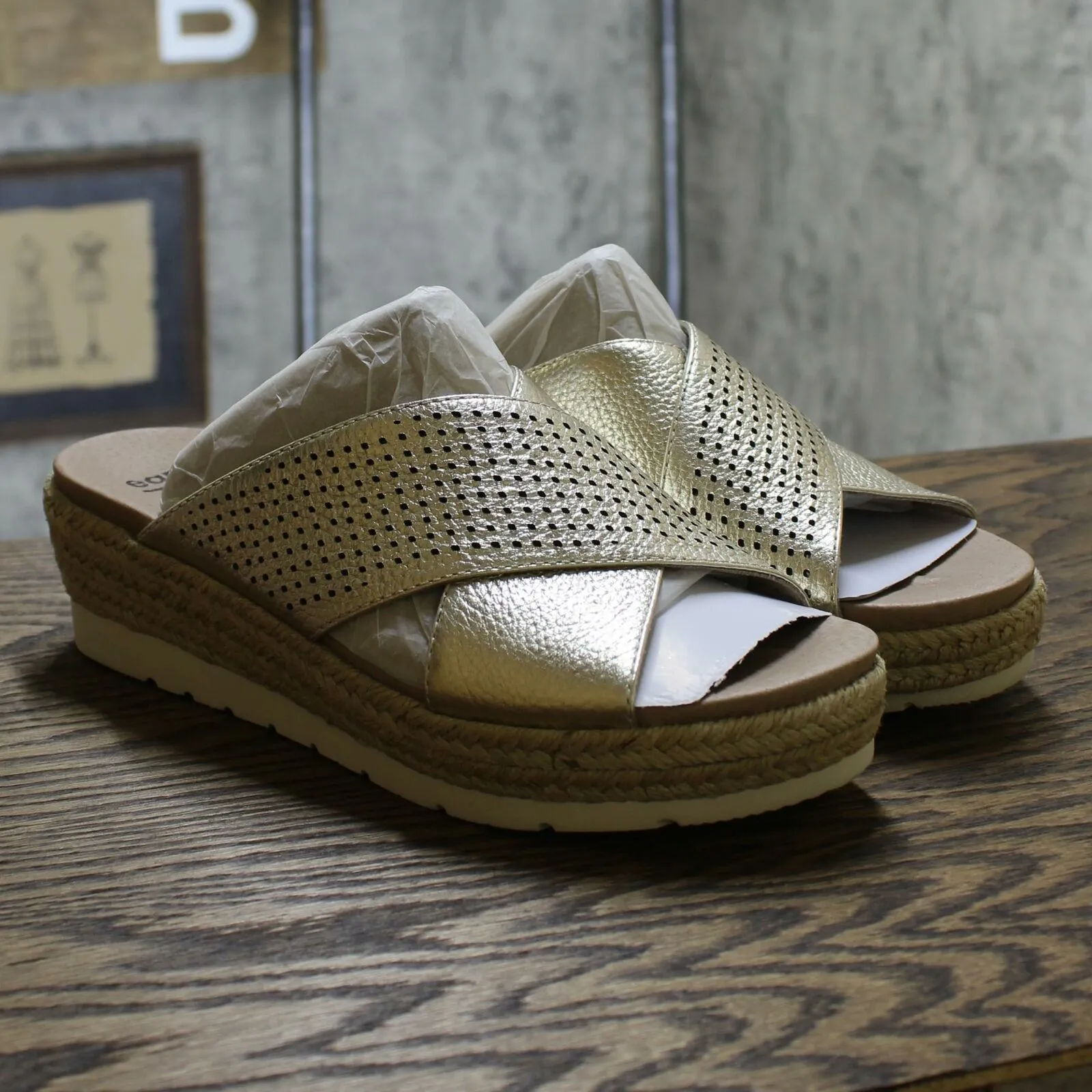 Earth Modena Marigold Leather Perforated Cross Strap Slides Gold 8M