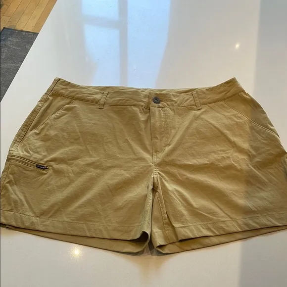 Marmot Raina New Women's 5” Khaki Hiking Shorts, Size 12 See Desc.