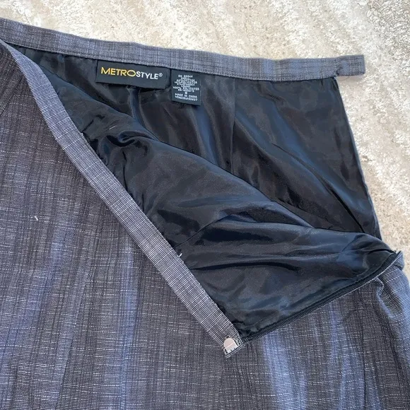 METROSTYE grey denim skirt, flared, mid calf, angled panels, side zip. 8 EUC