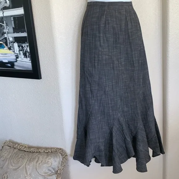 METROSTYE grey denim skirt, flared, mid calf, angled panels, side zip. 8 EUC