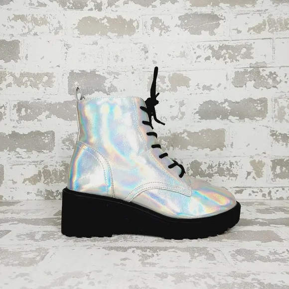 NEW DV by Dolce Vita Kids' Fanning Platform Boot in Iridescent M762