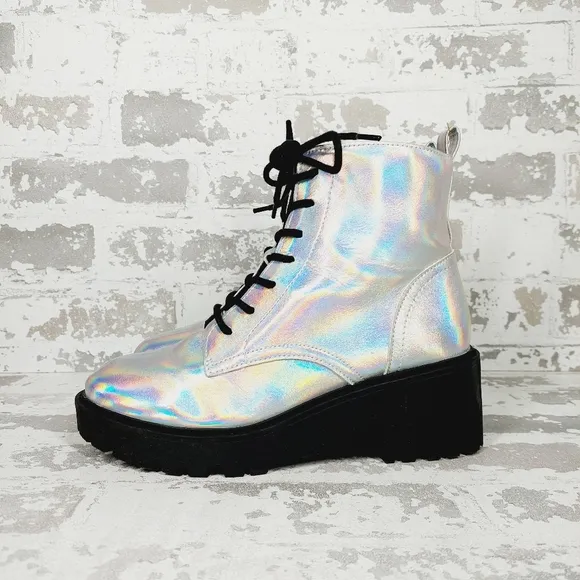NEW DV by Dolce Vita Kids' Fanning Platform Boot in Iridescent M762