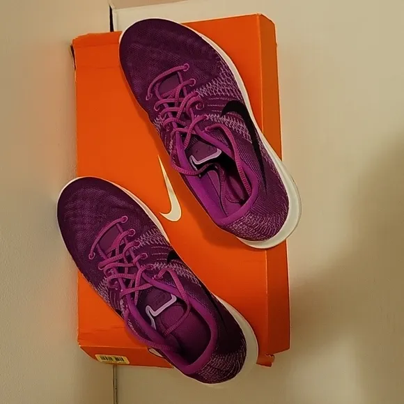 NIB: NIKE Flex Fury Sneaker/Running Shoe