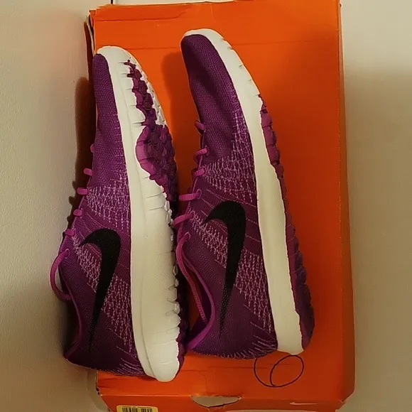 NIB: NIKE Flex Fury Sneaker/Running Shoe