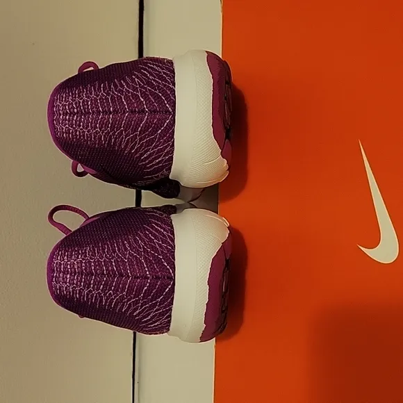 NIB: NIKE Flex Fury Sneaker/Running Shoe