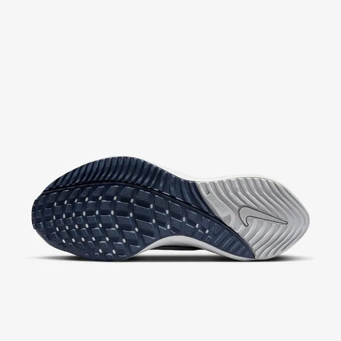 NIKE AIR ZOOM VOMERO 16