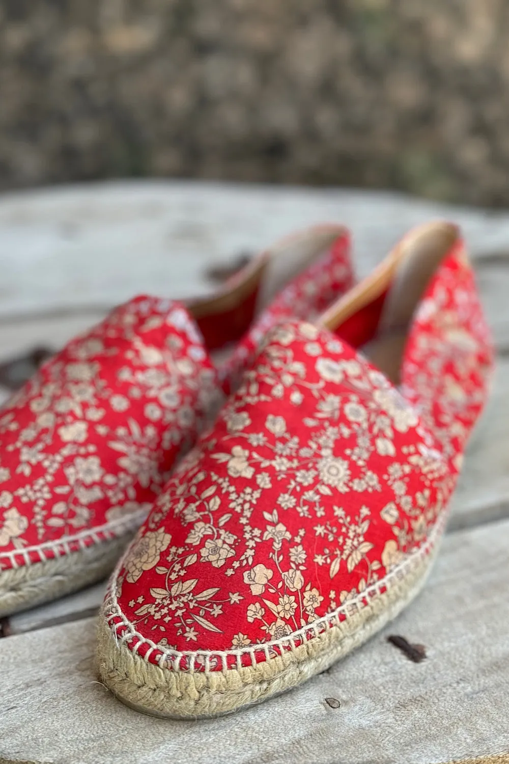 PLASTIC SOLE FABRIC UPPERS