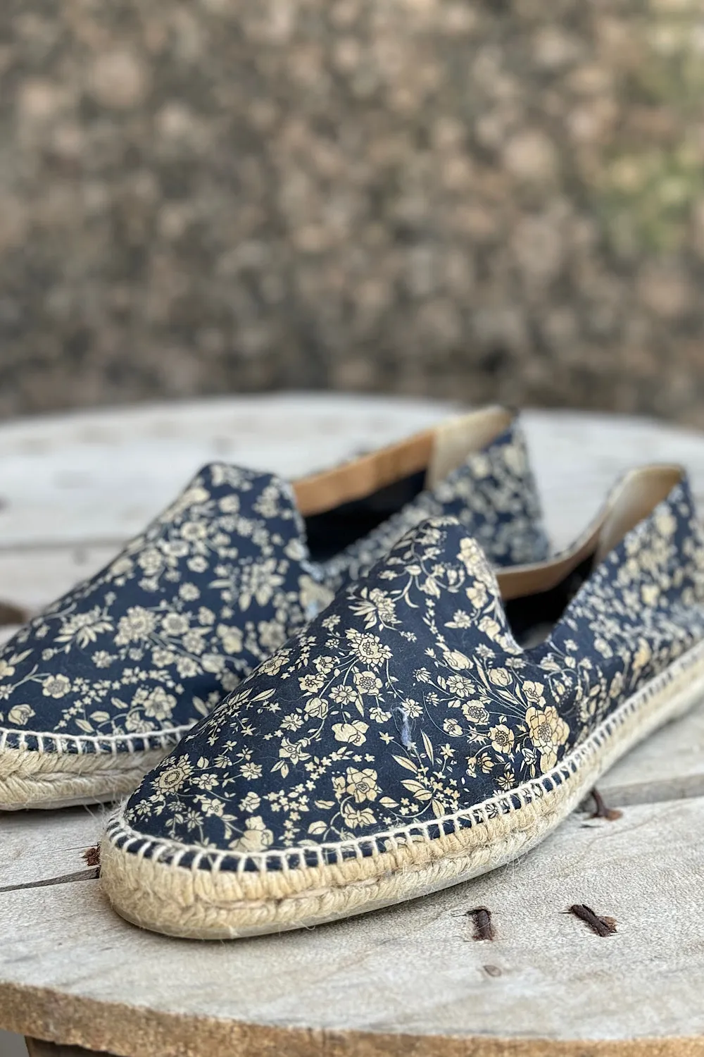 PLASTIC SOLE FABRIC UPPERS