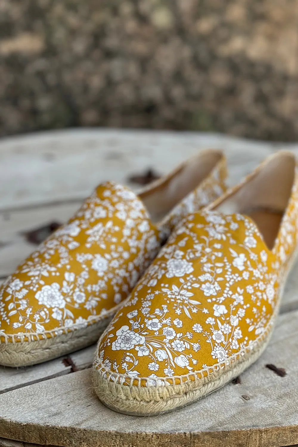 PLASTIC SOLE FABRIC UPPERS