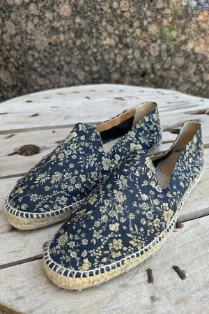 PLASTIC SOLE FABRIC UPPERS