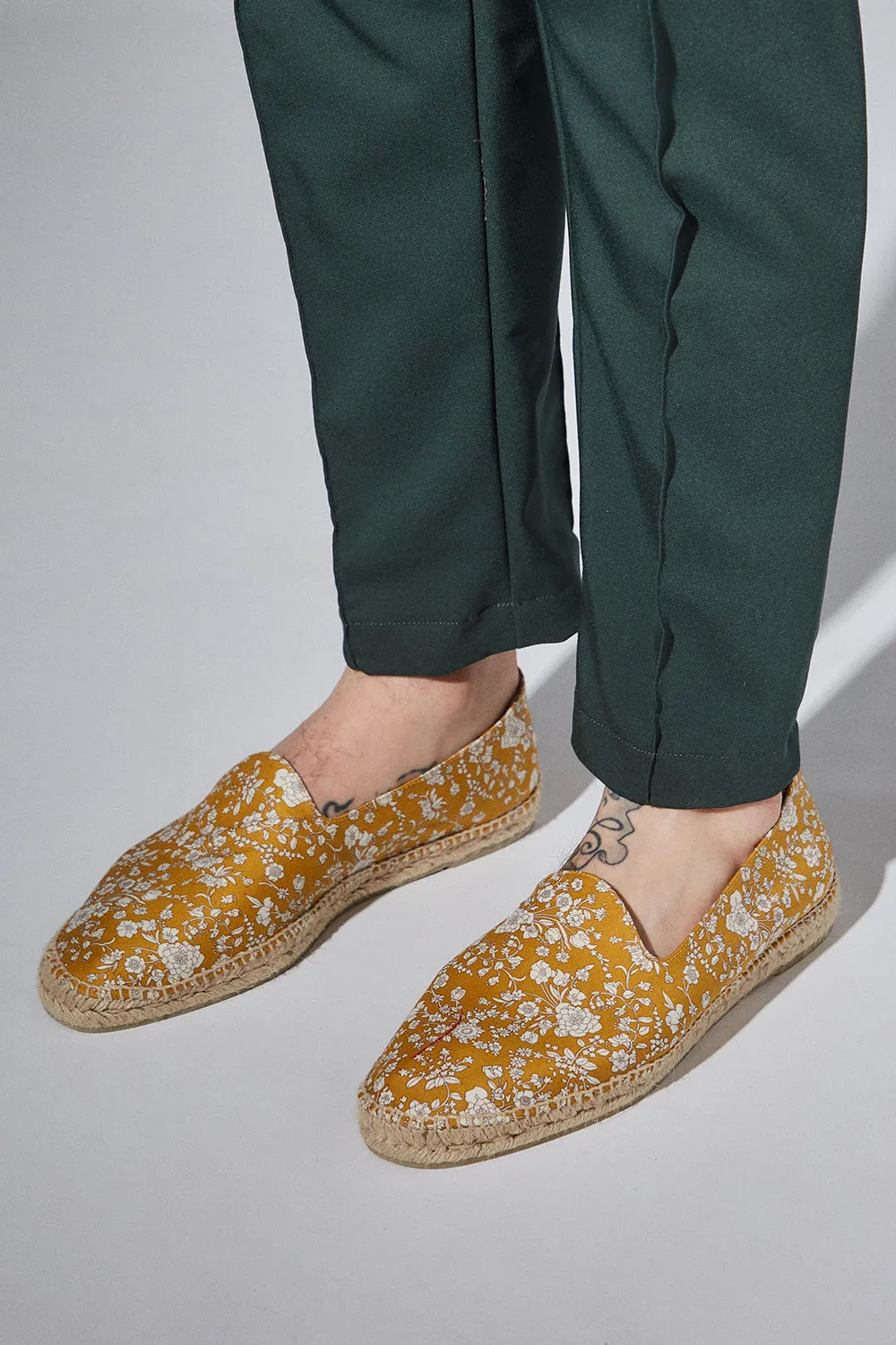 PLASTIC SOLE FABRIC UPPERS
