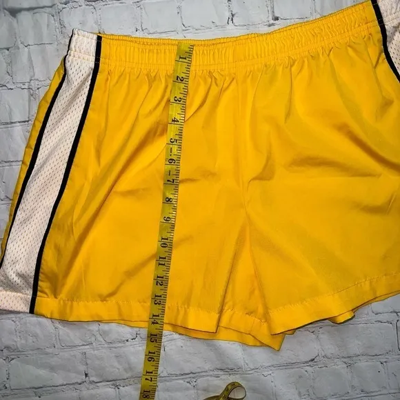 Vintage (Never Worn) Women’s XL (16/18) Nike Yellow Running Shorts