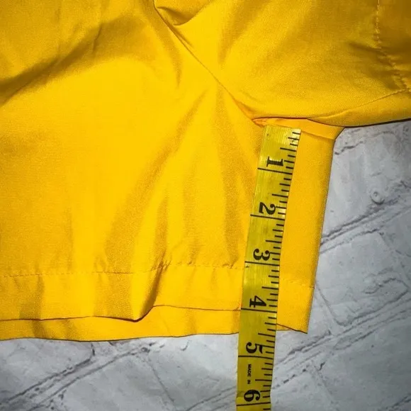 Vintage (Never Worn) Women’s XL (16/18) Nike Yellow Running Shorts