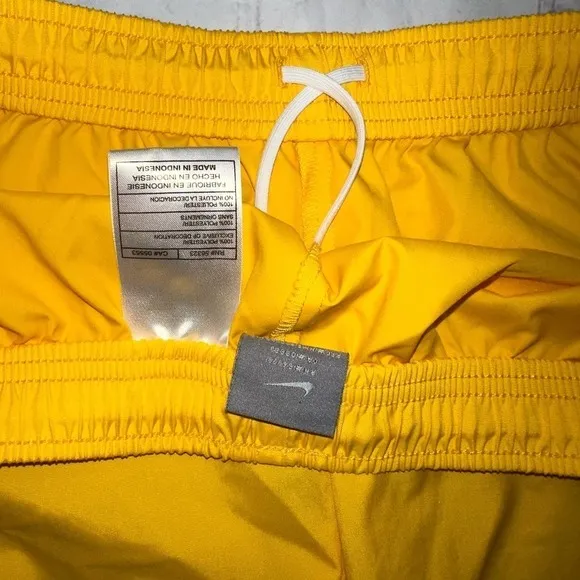 Vintage (Never Worn) Women’s XL (16/18) Nike Yellow Running Shorts